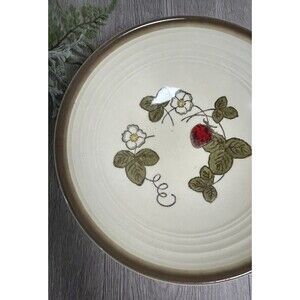 Vintage Metlox Poppy Trail California Strawberry Serving Bowl 9”